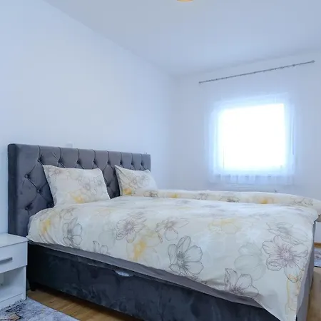 Sara Apartment *